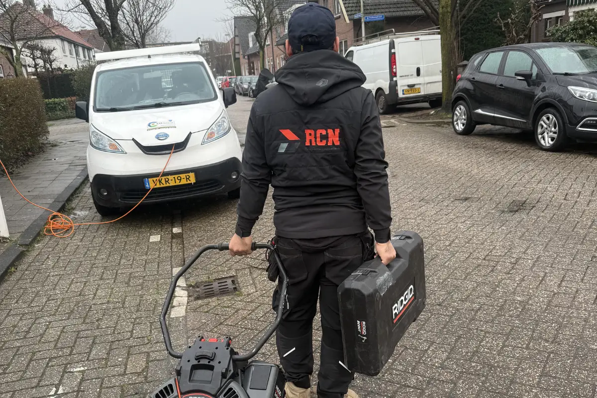 Loodgieter spoed met Zijn Gereedschap - RCN Loodgieter spoed met Zijn Gereedschap - RCN